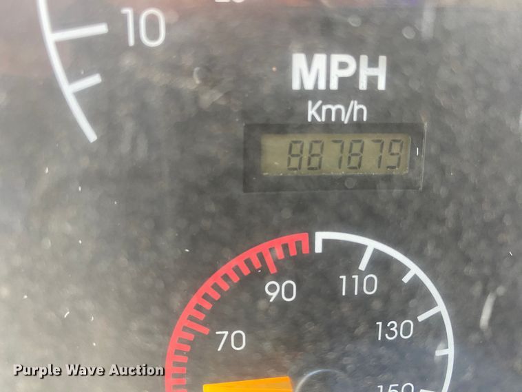 image for item GE9349 2000 MCI 102-EL3 coach bus