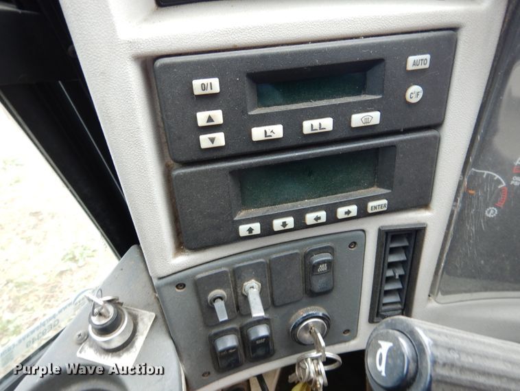 image for item GE9349 2000 MCI 102-EL3 coach bus