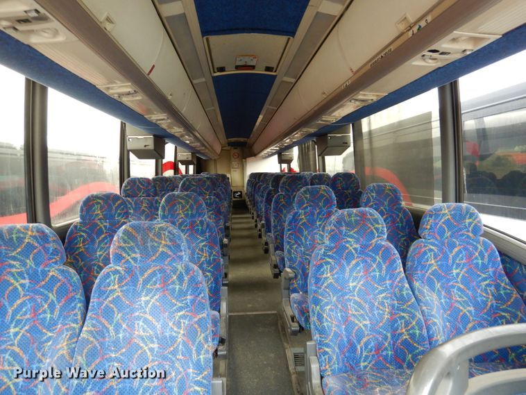 image for item GE9349 2000 MCI 102-EL3 coach bus
