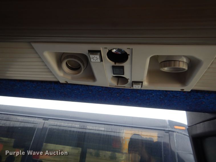 image for item GE9349 2000 MCI 102-EL3 coach bus