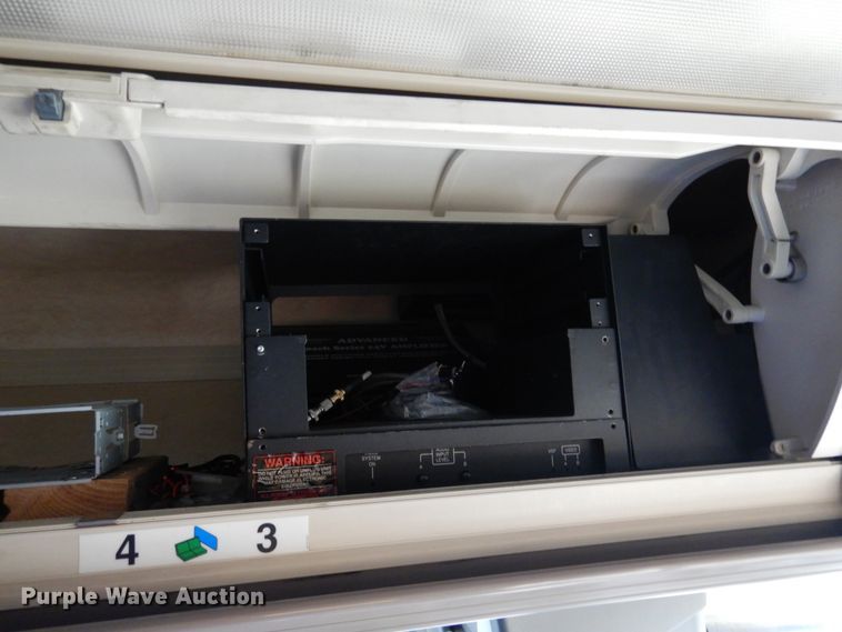 image for item GE9349 2000 MCI 102-EL3 coach bus