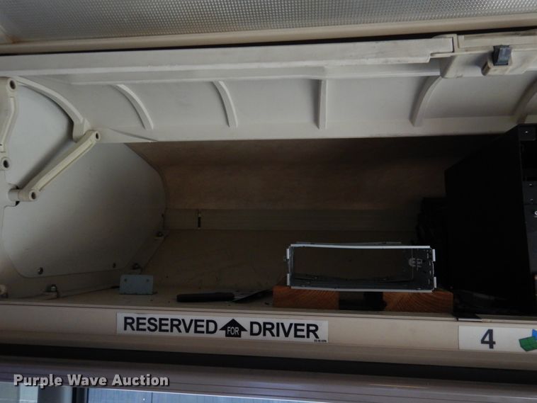 image for item GE9349 2000 MCI 102-EL3 coach bus