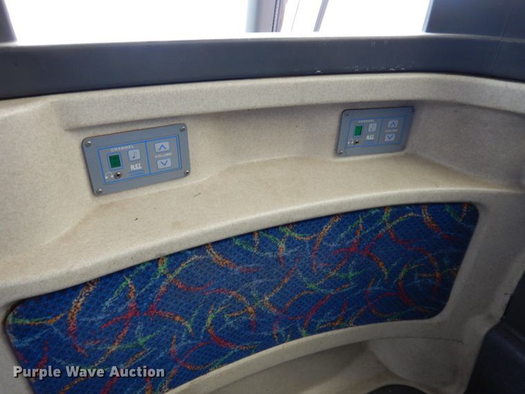 image for item GE9349 2000 MCI 102-EL3 coach bus