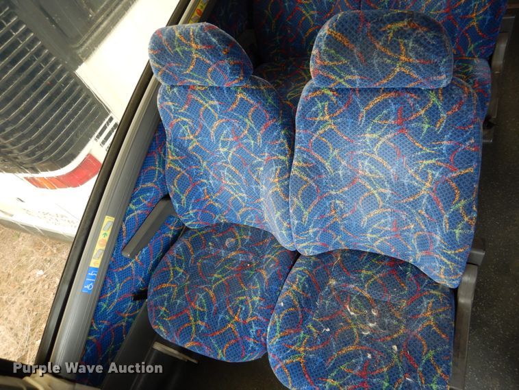 image for item GE9349 2000 MCI 102-EL3 coach bus