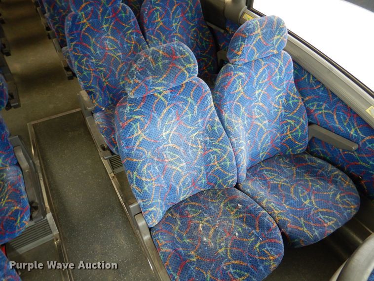 image for item GE9349 2000 MCI 102-EL3 coach bus