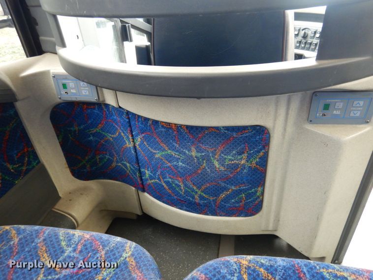 image for item GE9349 2000 MCI 102-EL3 coach bus