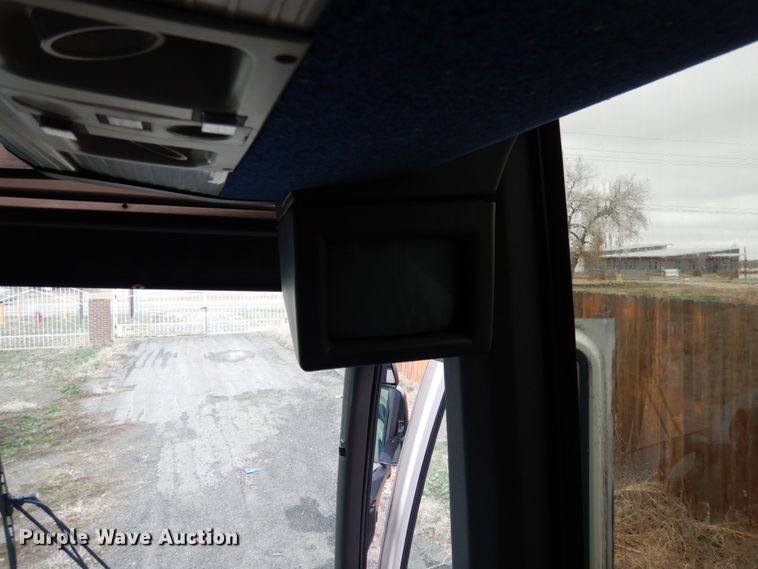 image for item GE9349 2000 MCI 102-EL3 coach bus