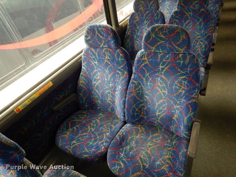 image for item GE9349 2000 MCI 102-EL3 coach bus