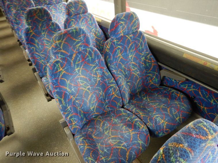 image for item GE9349 2000 MCI 102-EL3 coach bus