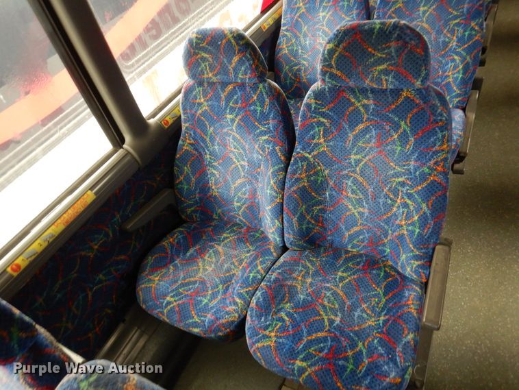 image for item GE9349 2000 MCI 102-EL3 coach bus