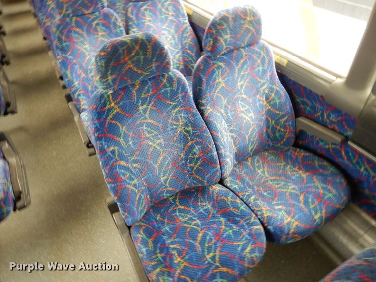 image for item GE9349 2000 MCI 102-EL3 coach bus