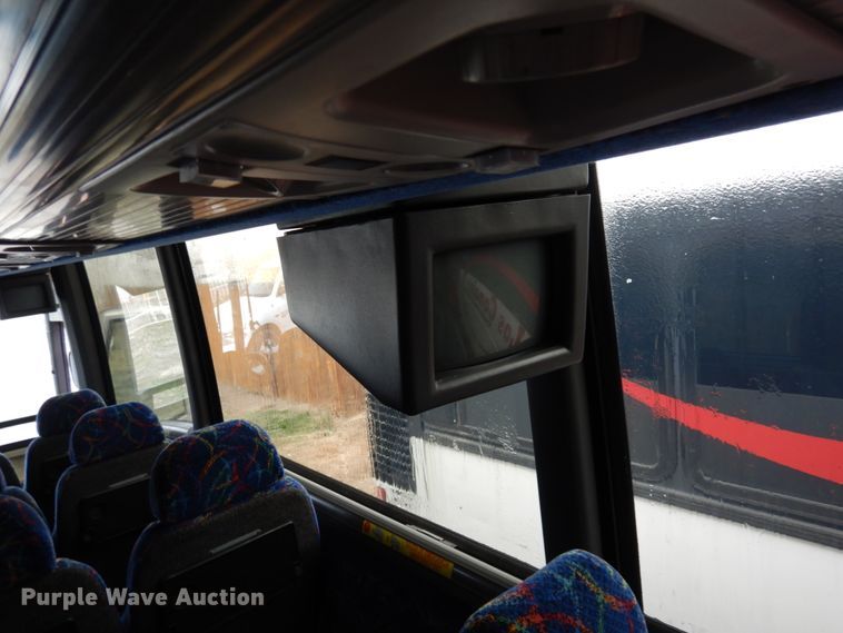 image for item GE9349 2000 MCI 102-EL3 coach bus