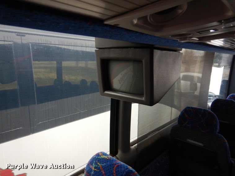 image for item GE9349 2000 MCI 102-EL3 coach bus