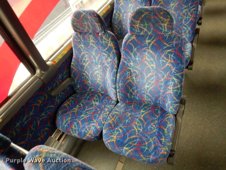 image for item GE9349 2000 MCI 102-EL3 coach bus