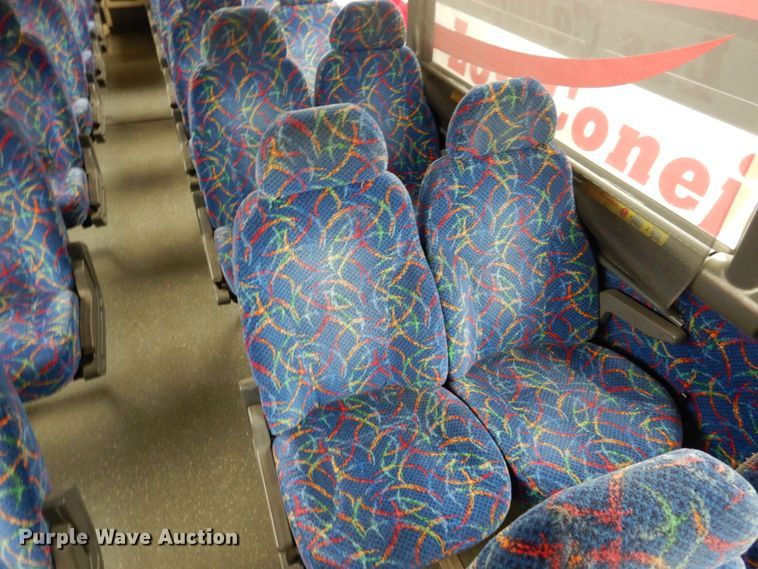 image for item GE9349 2000 MCI 102-EL3 coach bus