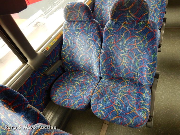 image for item GE9349 2000 MCI 102-EL3 coach bus