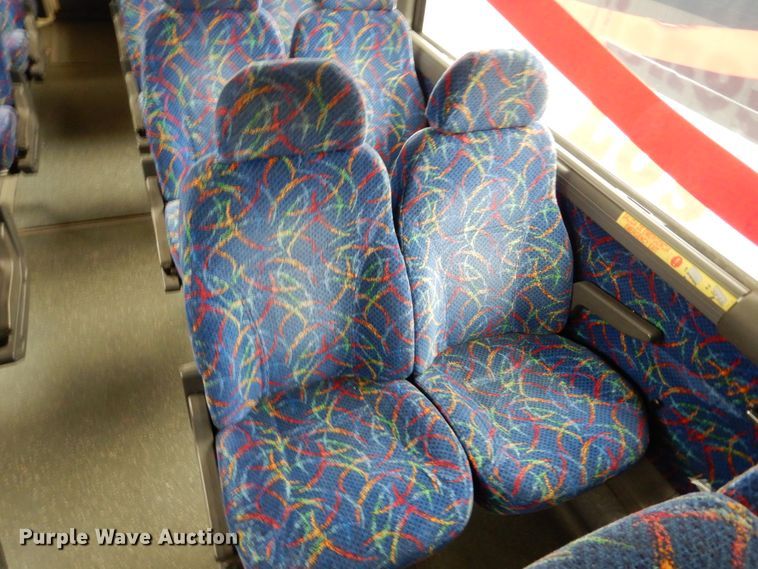 image for item GE9349 2000 MCI 102-EL3 coach bus