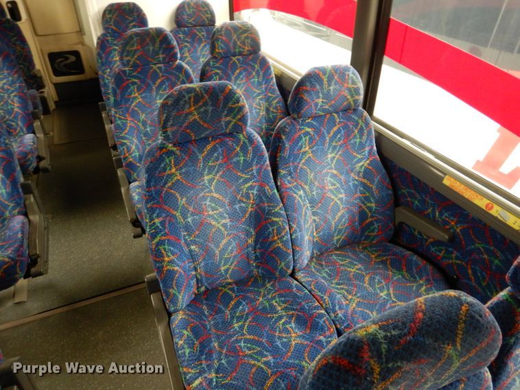 image for item GE9349 2000 MCI 102-EL3 coach bus