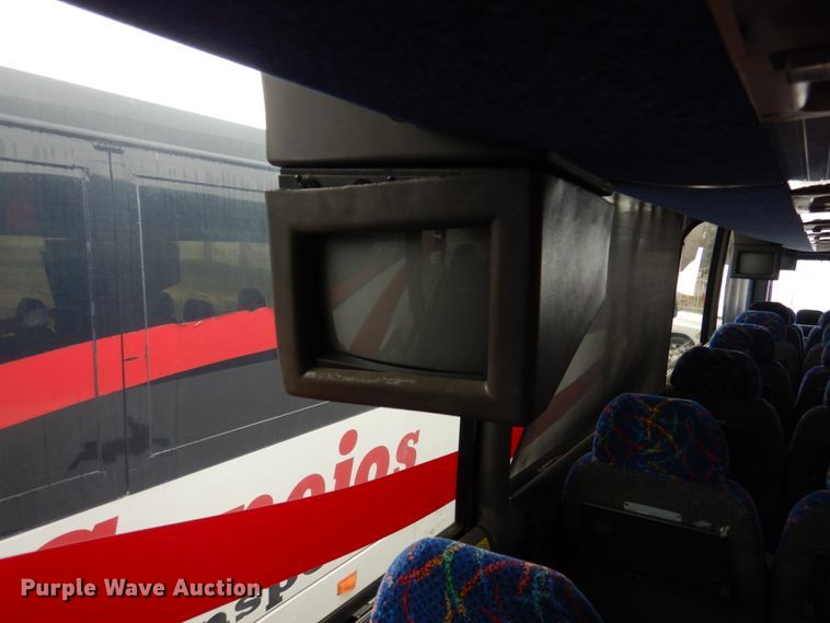 image for item GE9349 2000 MCI 102-EL3 coach bus