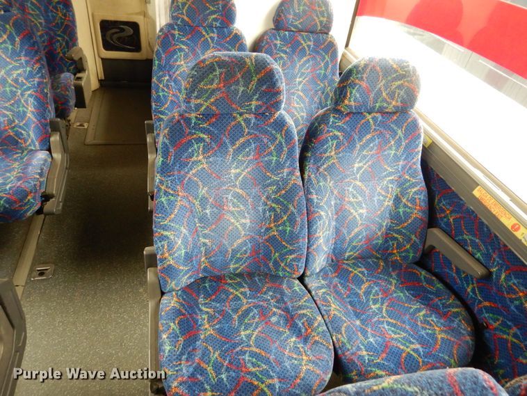 image for item GE9349 2000 MCI 102-EL3 coach bus