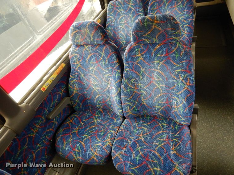 image for item GE9349 2000 MCI 102-EL3 coach bus