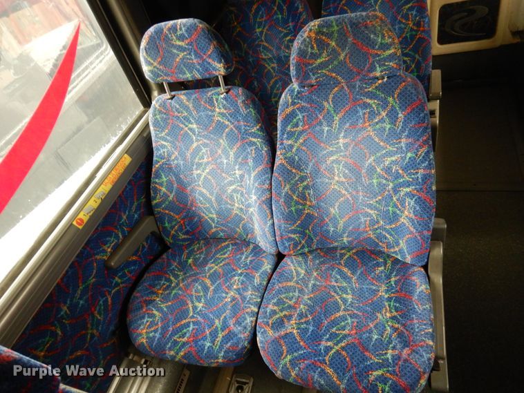 image for item GE9349 2000 MCI 102-EL3 coach bus