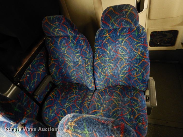 image for item GE9349 2000 MCI 102-EL3 coach bus