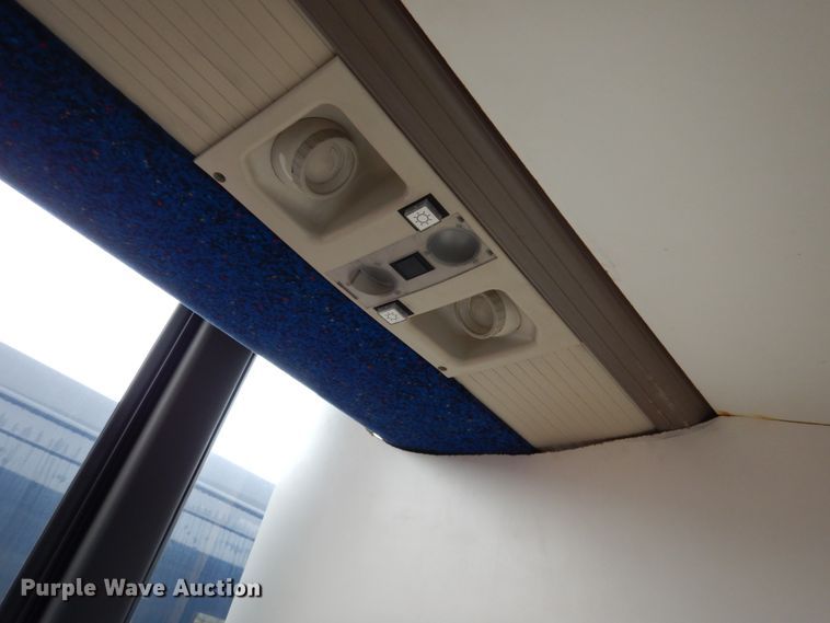 image for item GE9349 2000 MCI 102-EL3 coach bus