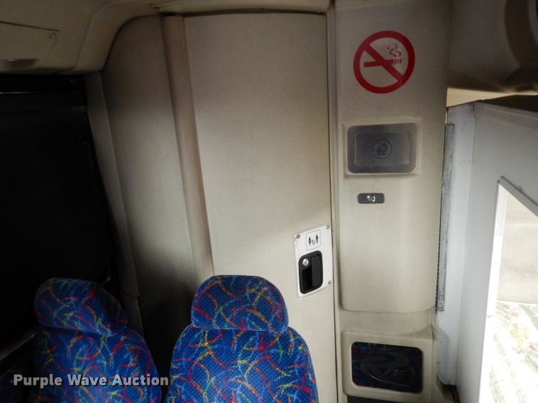 image for item GE9349 2000 MCI 102-EL3 coach bus