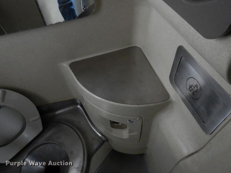 image for item GE9349 2000 MCI 102-EL3 coach bus