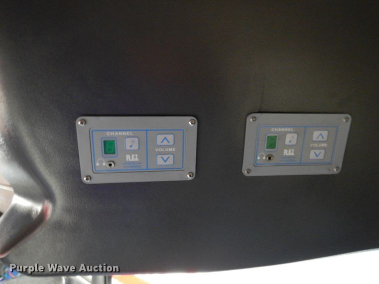 image for item GE9349 2000 MCI 102-EL3 coach bus