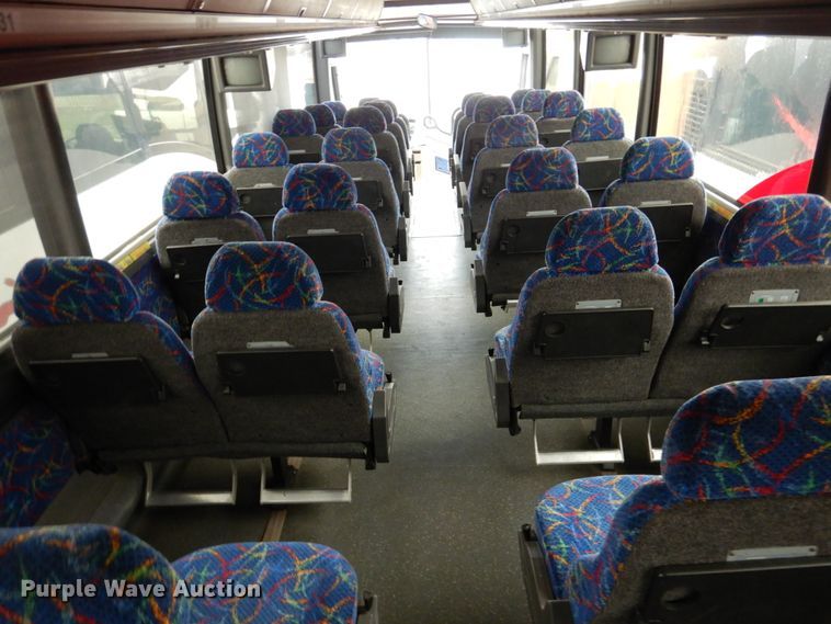 image for item GE9349 2000 MCI 102-EL3 coach bus