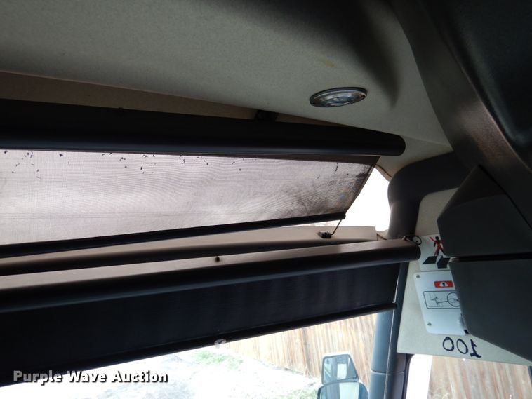 image for item GE9349 2000 MCI 102-EL3 coach bus