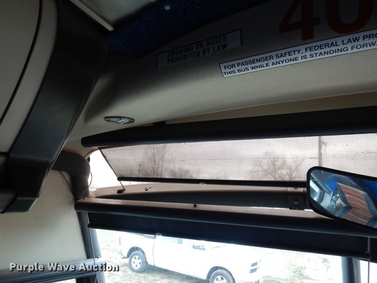 image for item GE9349 2000 MCI 102-EL3 coach bus