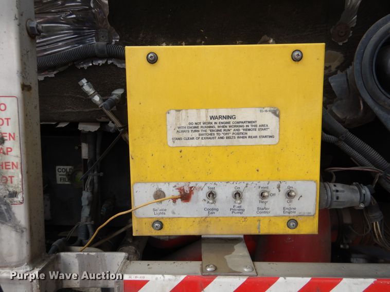 image for item GE9349 2000 MCI 102-EL3 coach bus