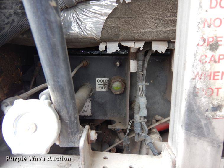 image for item GE9349 2000 MCI 102-EL3 coach bus