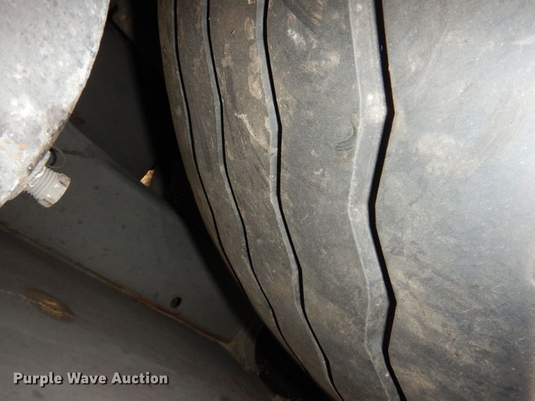 image for item GE9349 2000 MCI 102-EL3 coach bus