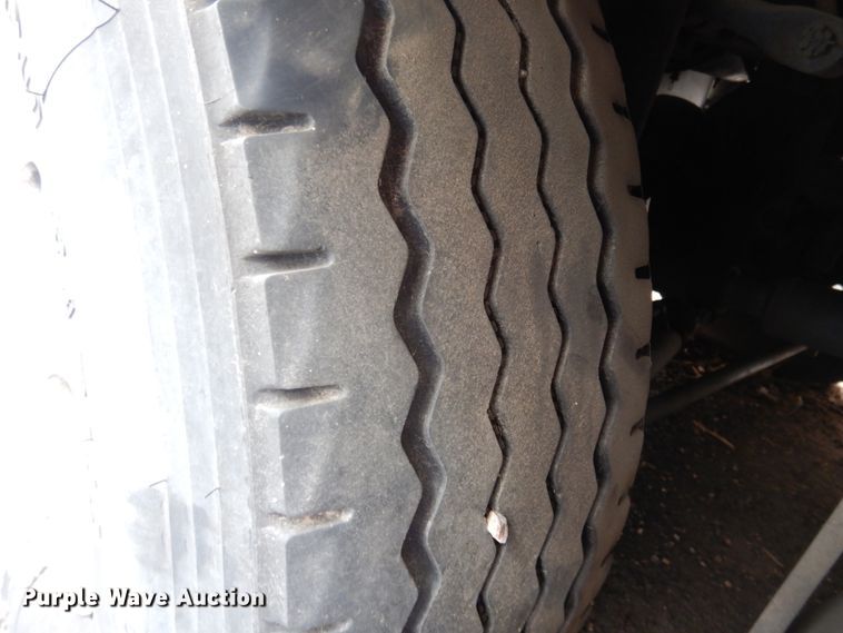 image for item GE9349 2000 MCI 102-EL3 coach bus