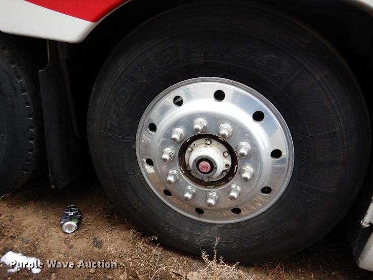 image for item GE9349 2000 MCI 102-EL3 coach bus