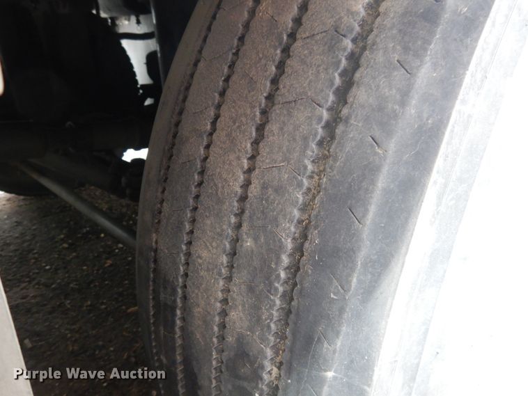 image for item GE9349 2000 MCI 102-EL3 coach bus