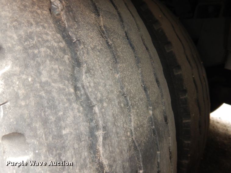 image for item GE9349 2000 MCI 102-EL3 coach bus