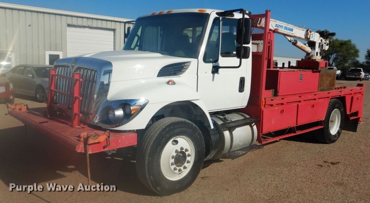 image for item GE9352 2017 International 7300 crane truck