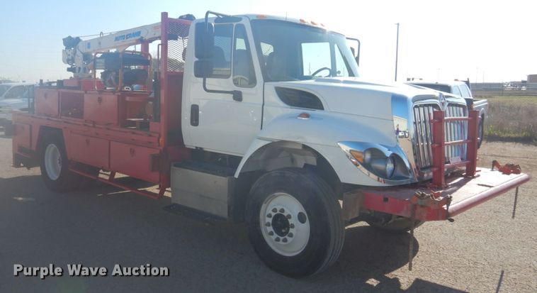 image for item GE9352 2017 International 7300 crane truck