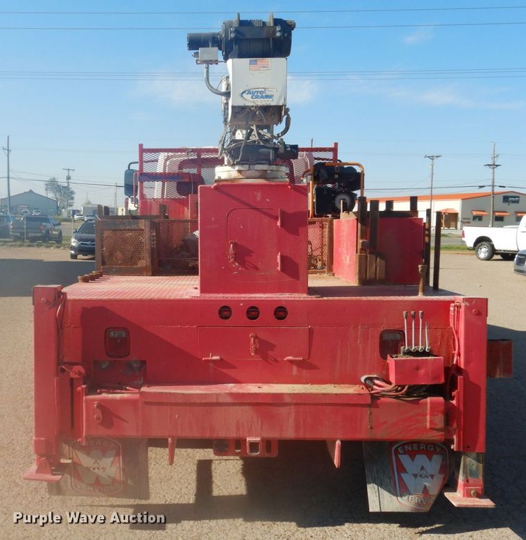 image for item GE9352 2017 International 7300 crane truck