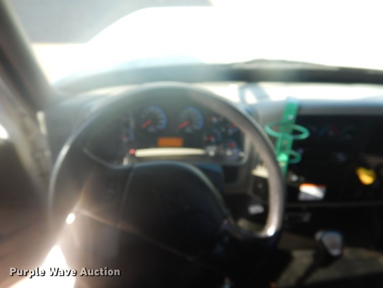 image for item GE9352 2017 International 7300 crane truck