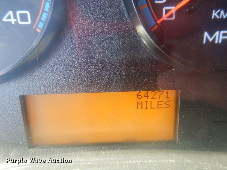 image for item GE9352 2017 International 7300 crane truck