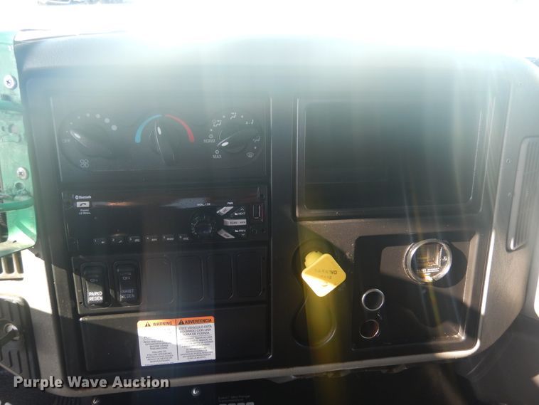 image for item GE9352 2017 International 7300 crane truck