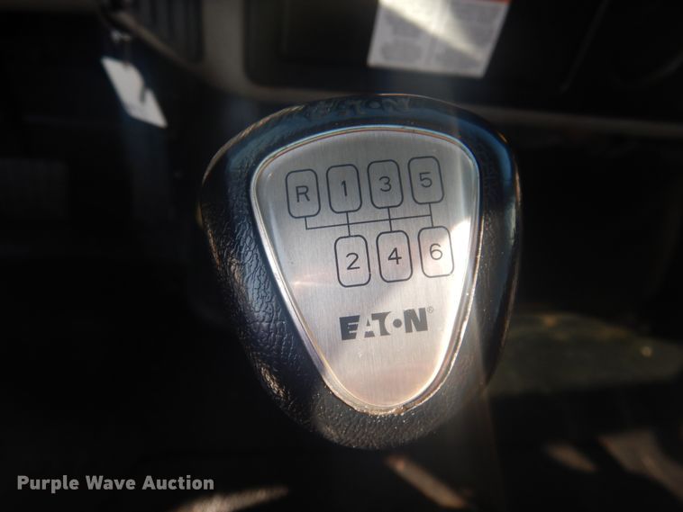 image for item GE9352 2017 International 7300 crane truck