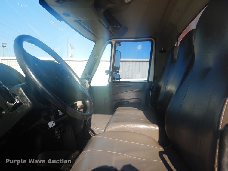 image for item GE9352 2017 International 7300 crane truck