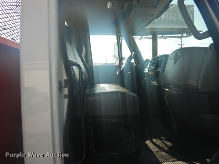 image for item GE9352 2017 International 7300 crane truck